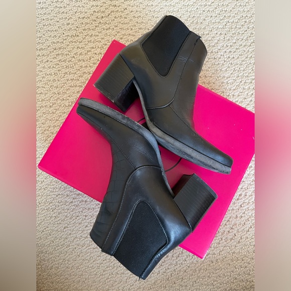 Browns B2 Croc Leather Chelsea Booties - Picture 10 of 10